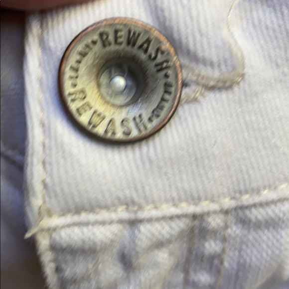 Like new white distressed jeans by vintage rewash - Picture 4 of 4